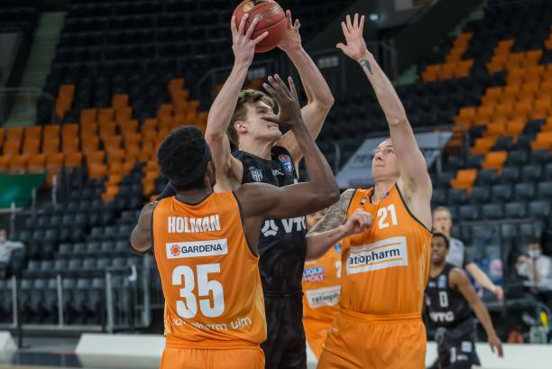 防守疏忽让 防守疏忽让